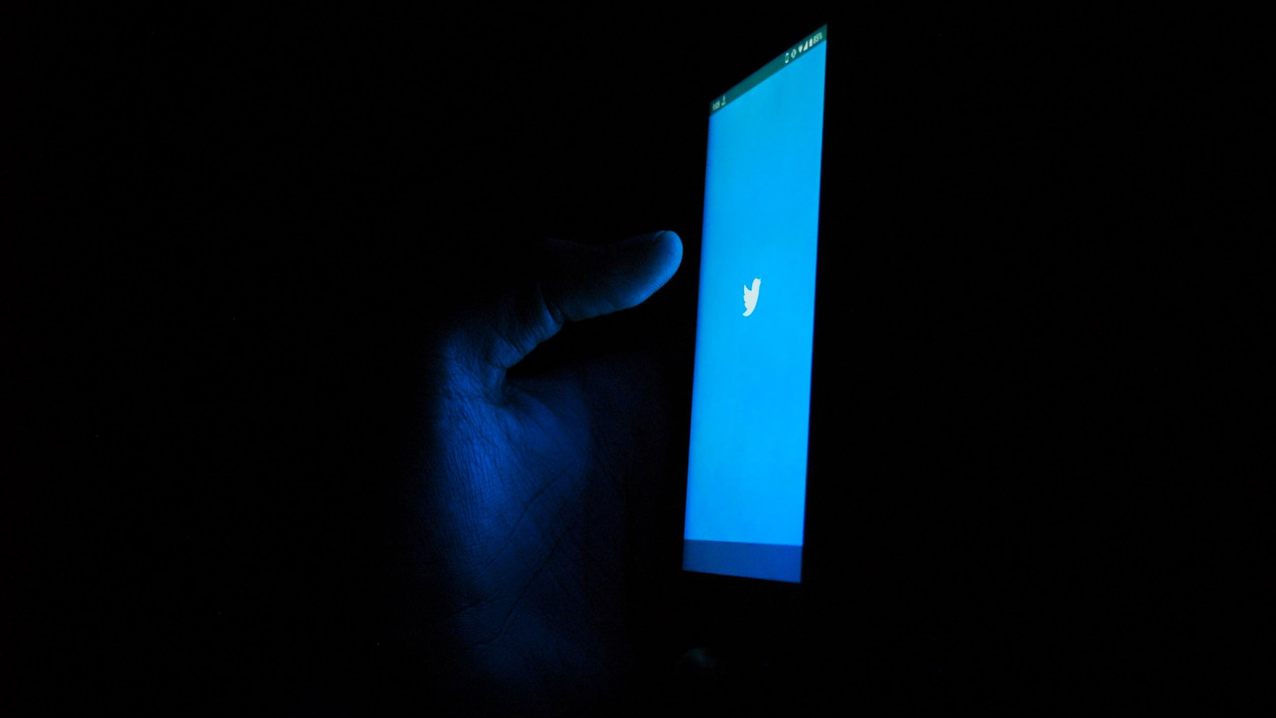 ข้อดีและข้อเสียของการใช้โฆษณาแบบชำระเงินและแบบธรรมชาติใน Facebook และ Twitter