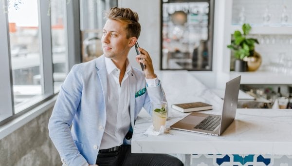 轻松无缝集成：实施用于嵌入的电子商务 API