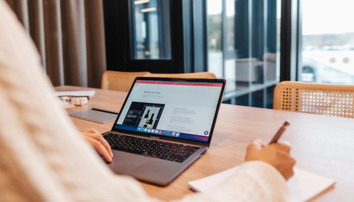 Masa Depan Ecommerce: Mengapa Shoprocket Lebih Unggul dari Sellfy